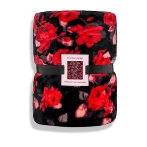 Victoria’s Secret throw blanket NWT